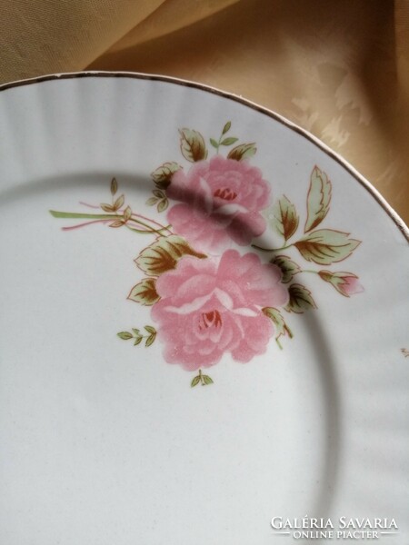 Porcelain small plate with rose decor