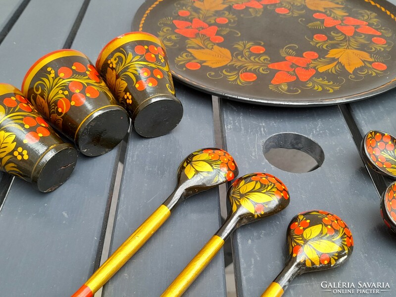 A beautiful hand-painted Russian offering set in one