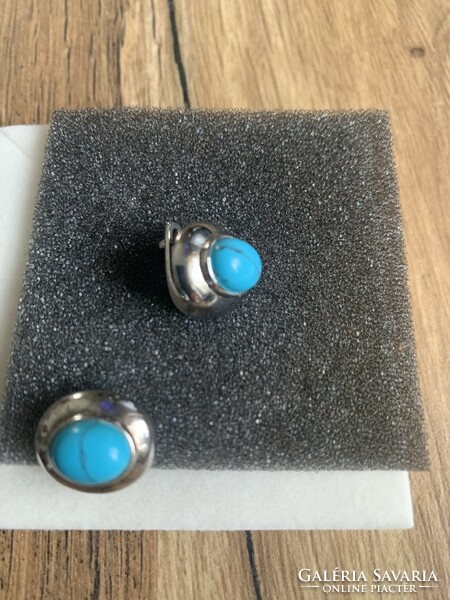 Silver earrings with turquoise stones