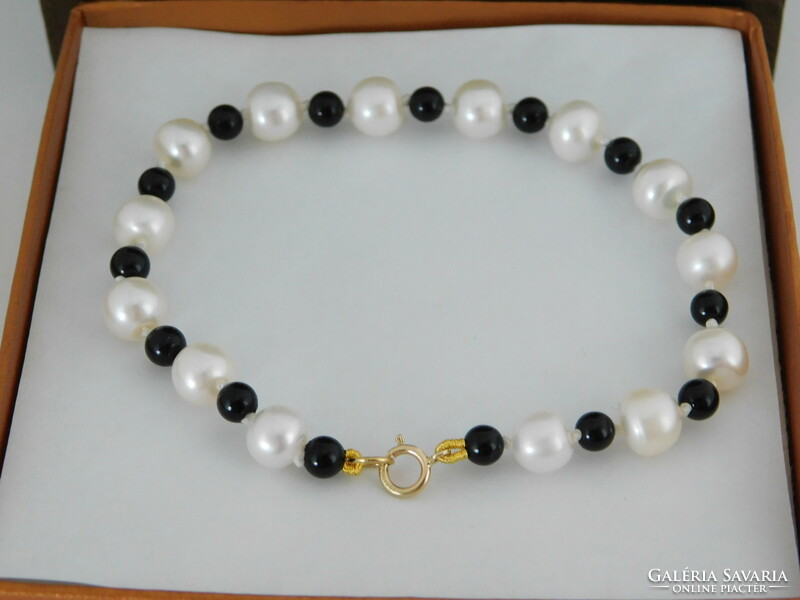 14K gold pearl and black agate black and white bracelet