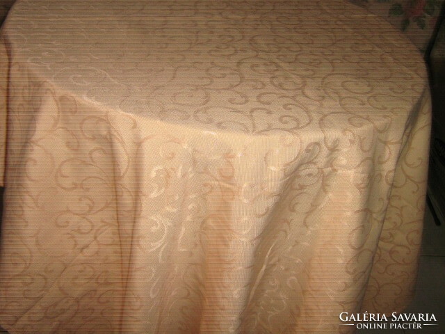 Wonderful peach baroque patterned woven damask tablecloth