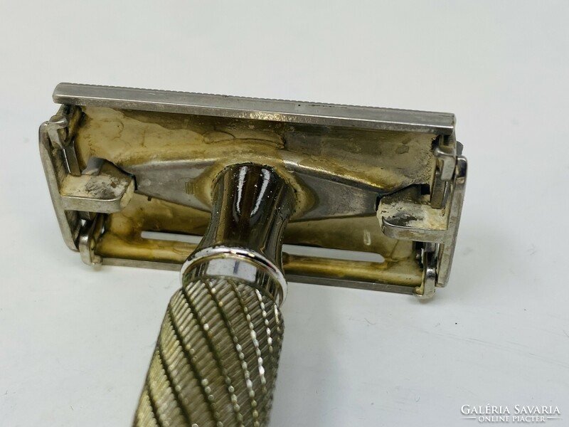 Vintage gillette aristocrat #66 safety razor with its own box, spare blade rz