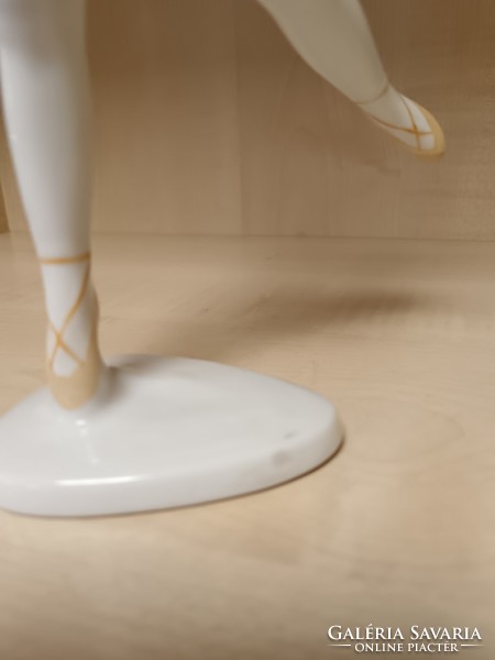 Hollóház porcelain ballerina