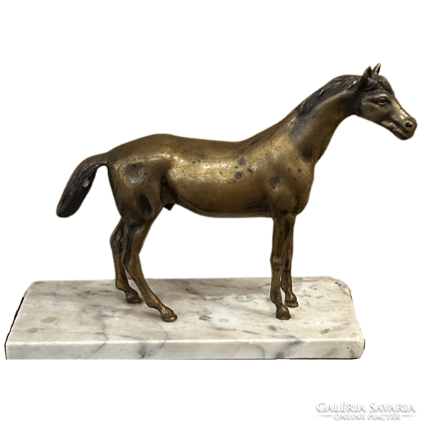 Bronze horse on a marble plinth m01534