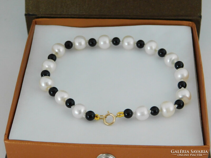 14K gold pearl and black agate black and white bracelet