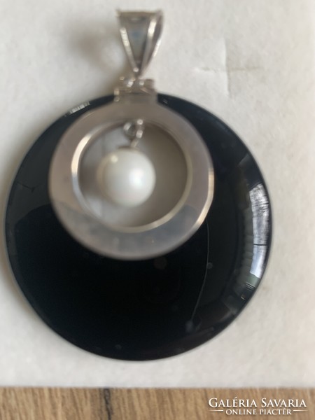 Silver onyx and pearl stone pendant