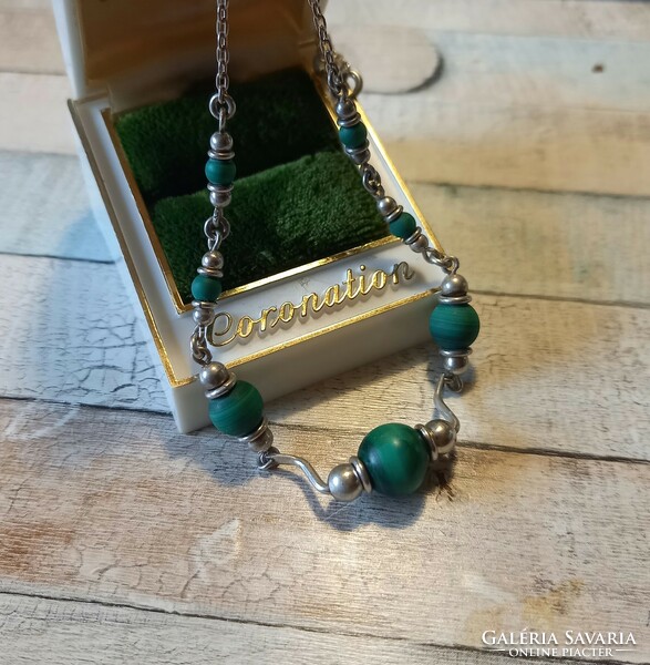 Silver collar with malachite