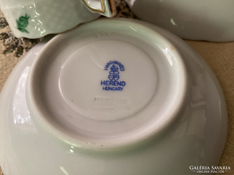 Ó Herendi porcelán kávés készlet  fennmaradt darabjai csészék tejkiöntő cukortartó