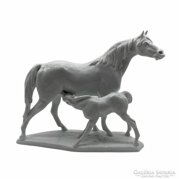 Nagyméretű Herendi ló csikóval M01362