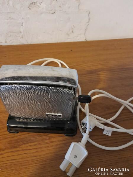 Old electric toaster with 3 m cord