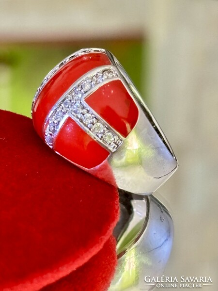 Stunning silver ring with zirconia and enamel decoration