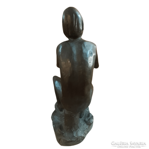 Bronze statue of a boy holding a shell m01537