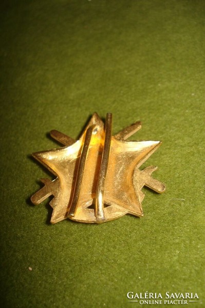 Kht national defense badge