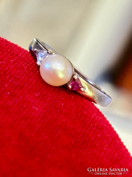 Mesés ezüst gyűrű, tenyésztett gyöngy, rubin, és Topáz díszítéssel