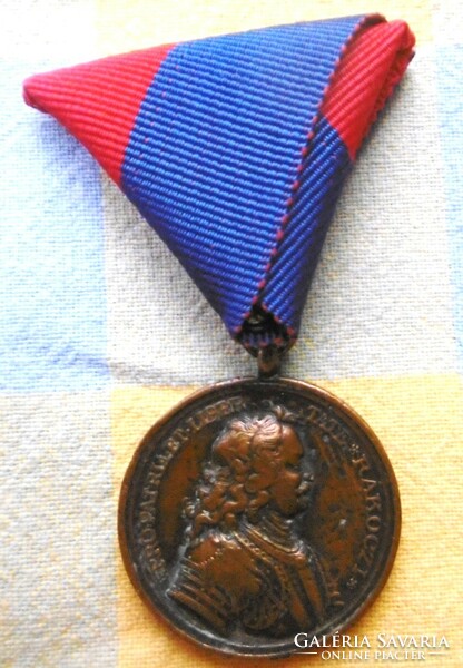 Highland war medal with matching war ribbon t1-