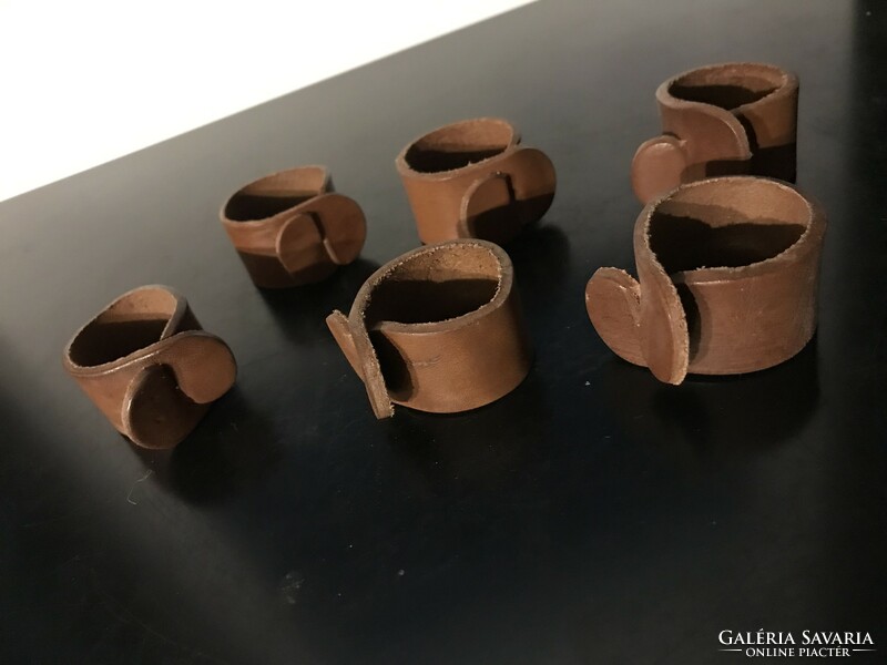 6 leather napkin rings (20/c)