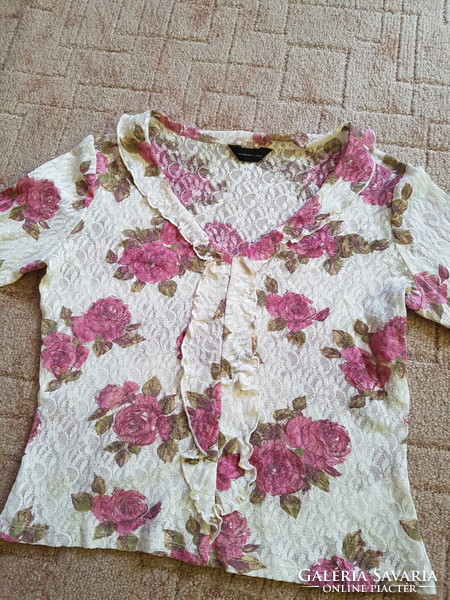 Pretty summer lace blouse m