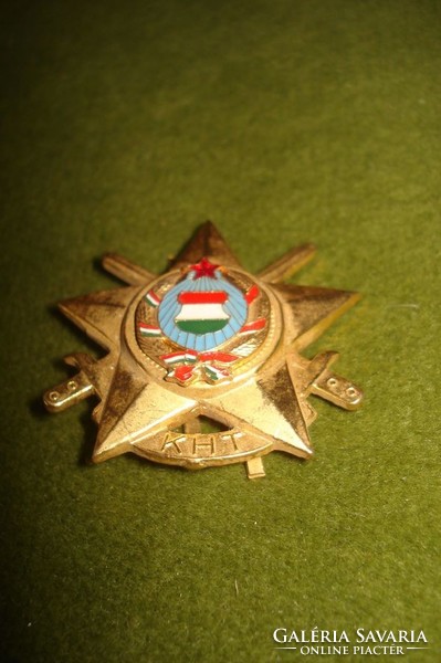 Kht national defense badge