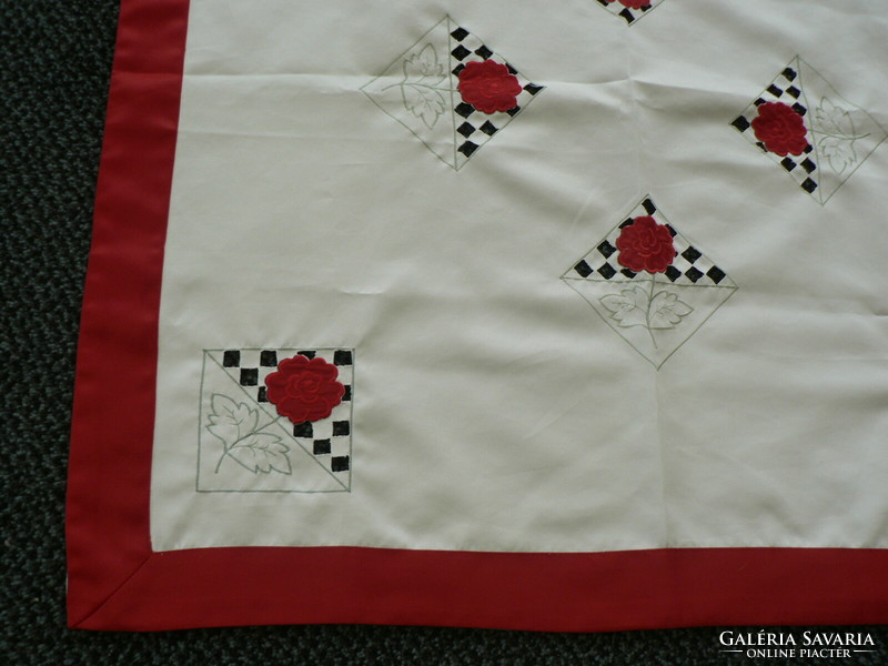 Beautiful red rose tablecloth 80x80 cm