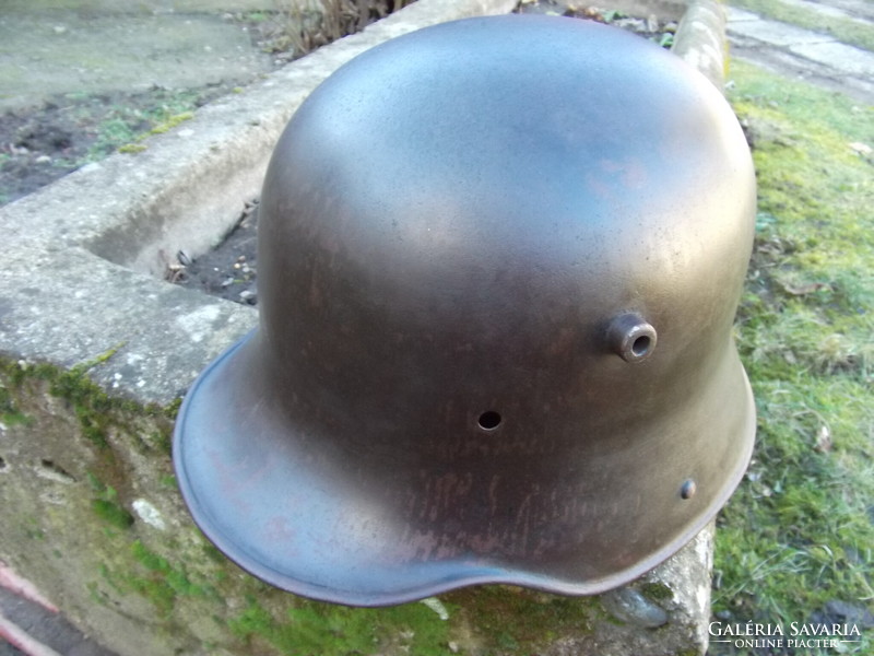 1 World War German m. 16. Helmet.