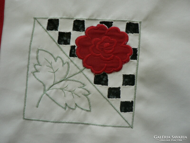 Beautiful red rose tablecloth 80x80 cm