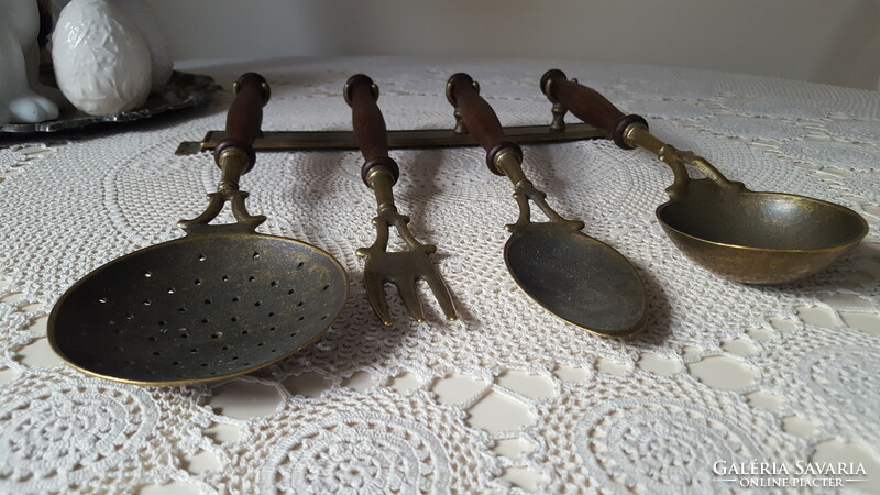 2 pcs. French, rustic serving set, made of copper, with wooden handle, wall hanging rail
