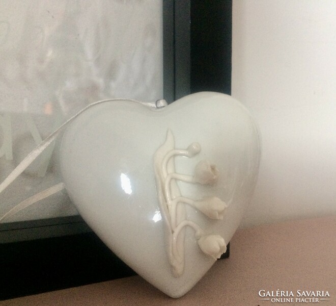 Porcelain heart perfume potpourri holder