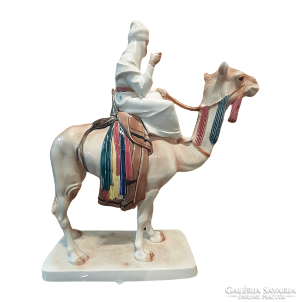 Arab tevén porcelán szobor M01539