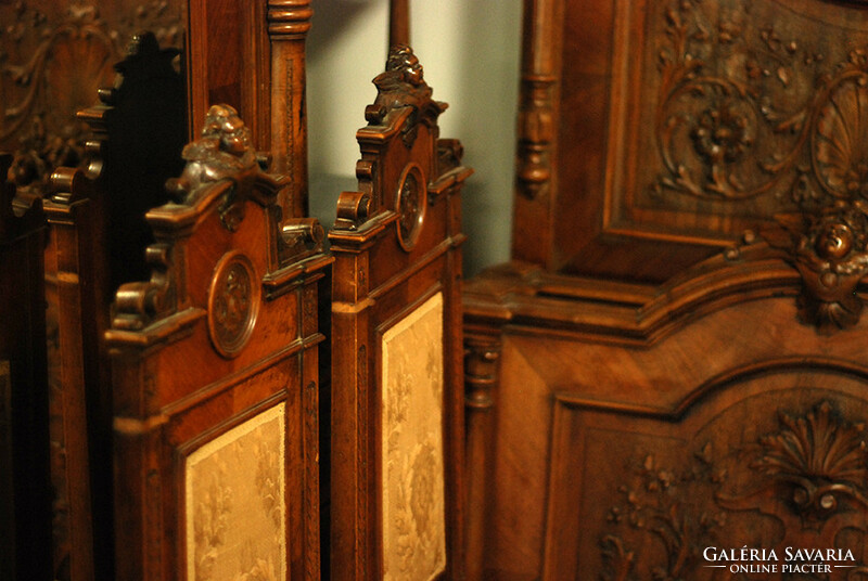 Barokk stílusú antik hálószoba garnitúra angyalokkal az olasz kastélyvilágból