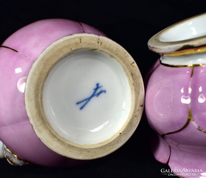 XIX. Meissen baroque pink teapot and sugar bowl in the middle of S