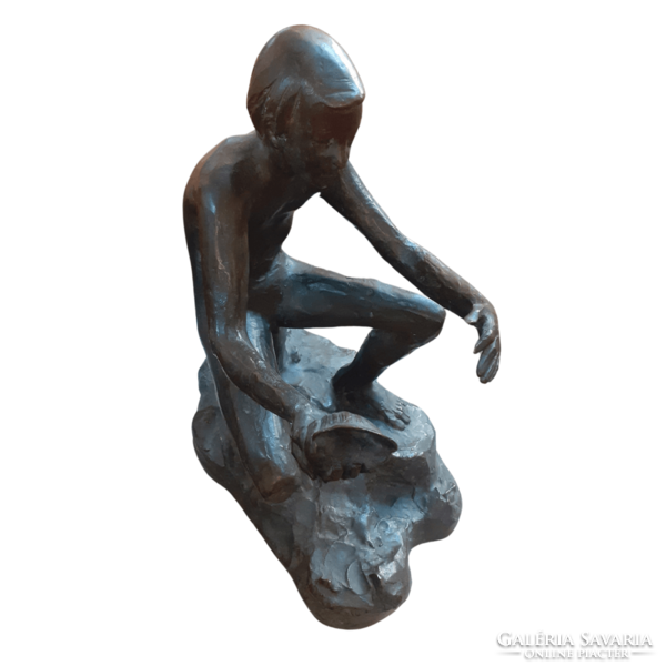 Kagyló tartó fiú bronz szobor M01537