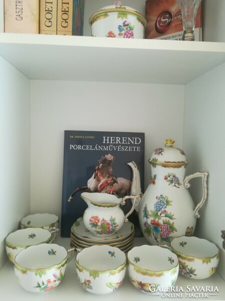 Tea set with Victoria pattern from Herend