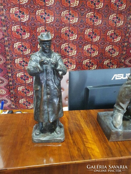 Bronze statue of Hans Müller (1873-1937). Hunter with binoculars. Very nicely done. 30cm high