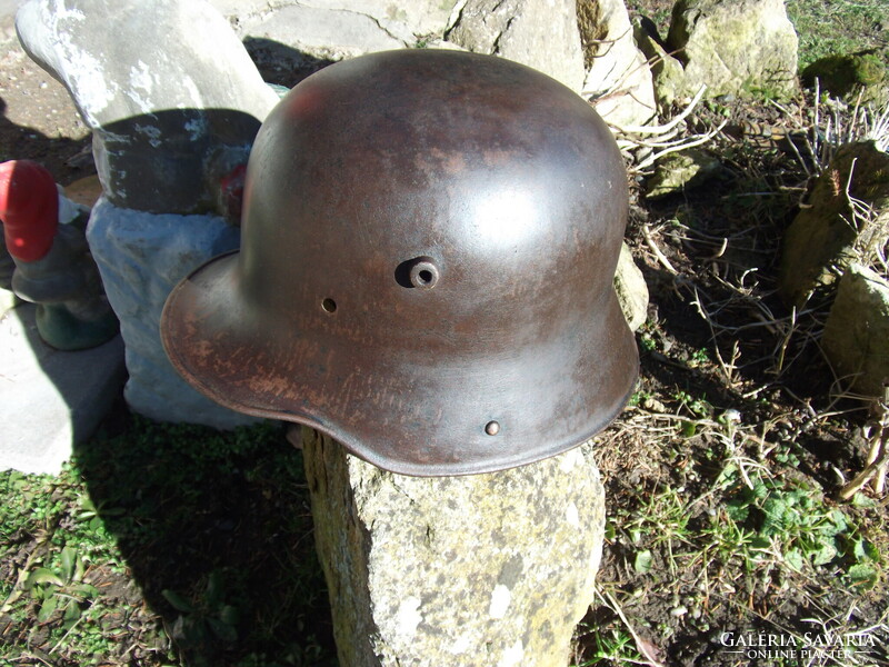 1 World War German m. 16. Helmet.