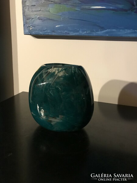 Heavy colored glass vase, marked at the bottom no.E. Manual work (20/e2)