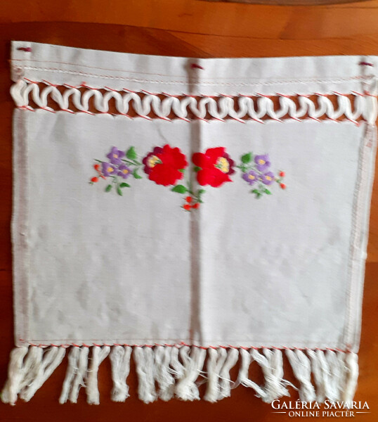 Old hand-embroidered pocket wall holder. 42X36 cm