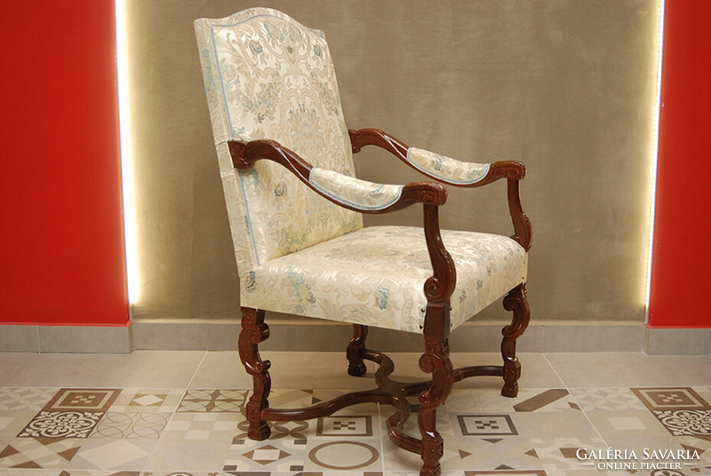 Barokk stílusú karfás fotel - akár egy modern kastély darabja...