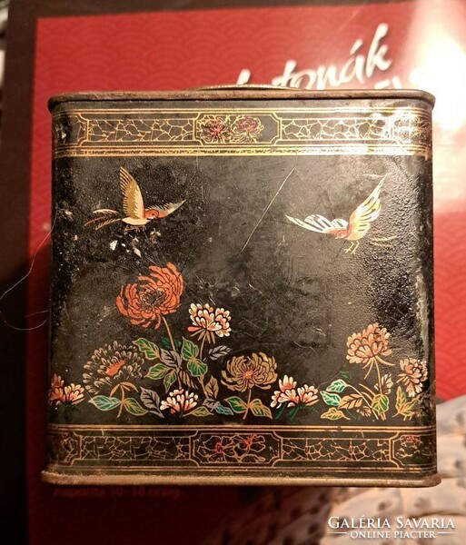 Oriental tin tea box