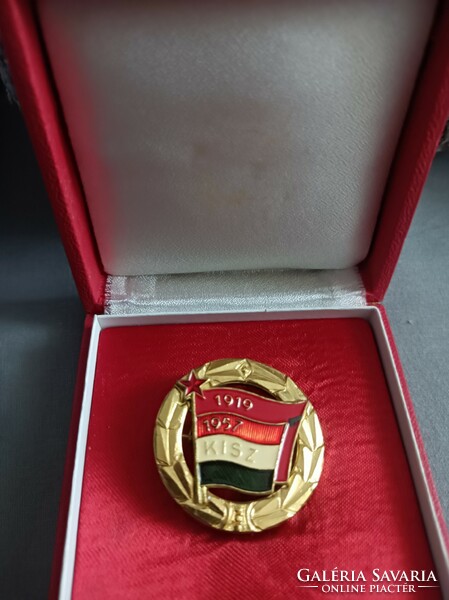 Small badge, in nice condition.