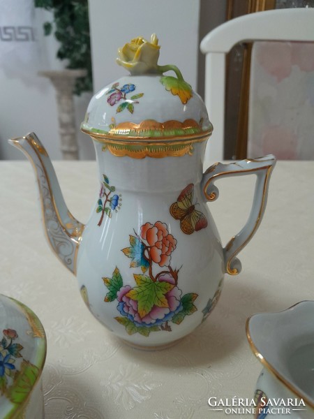 Coffee pourer with Victorian pattern from Herend
