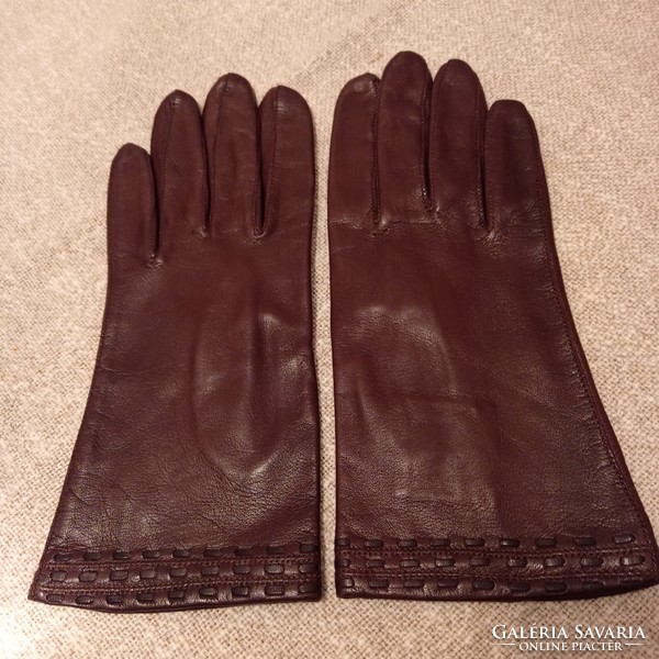 New, dark brown lined, soft women's leather gloves, size 7.5.