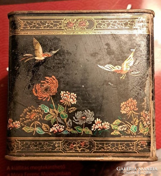 Oriental tin tea box