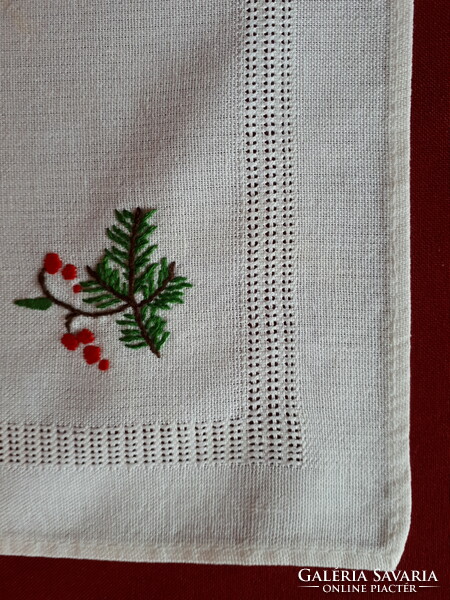 Placemat / centerpiece with a small Christmas pattern, thread pulling