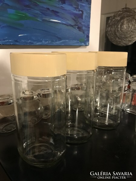 5 large glass, kitchen storage containers with plastic lids (m 172/a)