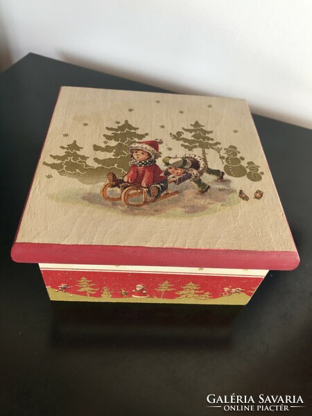 Nice little wooden box with a Christmas pattern, also a gift box (60)