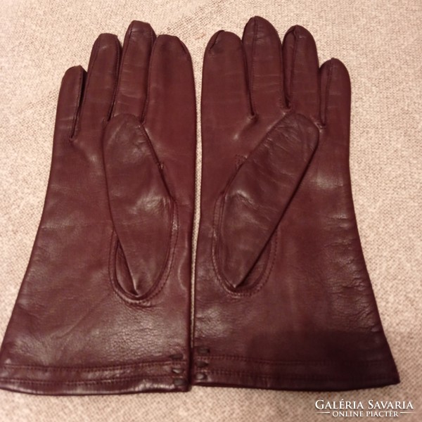 New, dark brown lined, soft women's leather gloves, size 7.5.