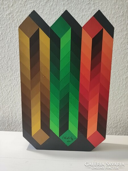 Victor Vasarely egyedülálló 3D hasátú szobra