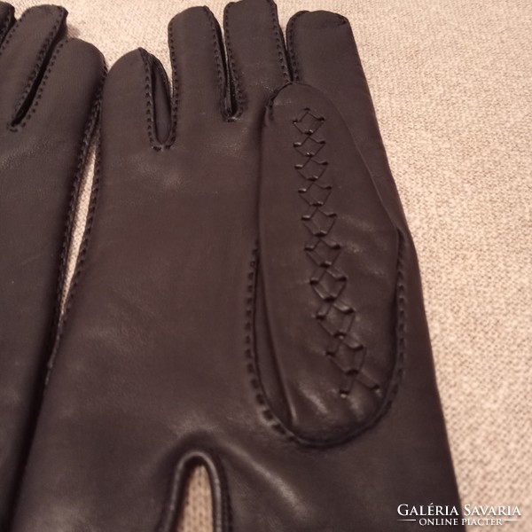 New, black, lined, soft leather gloves for men. 9-Es.