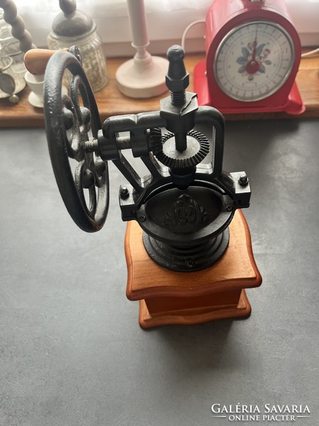 New! Old fashioned manual coffee grinder