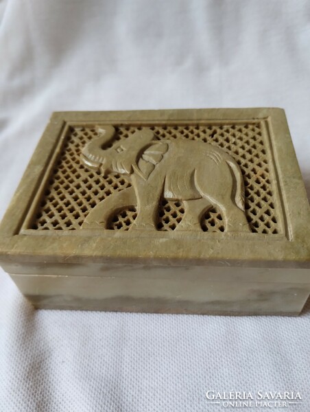 Elefántos kőből készített doboz